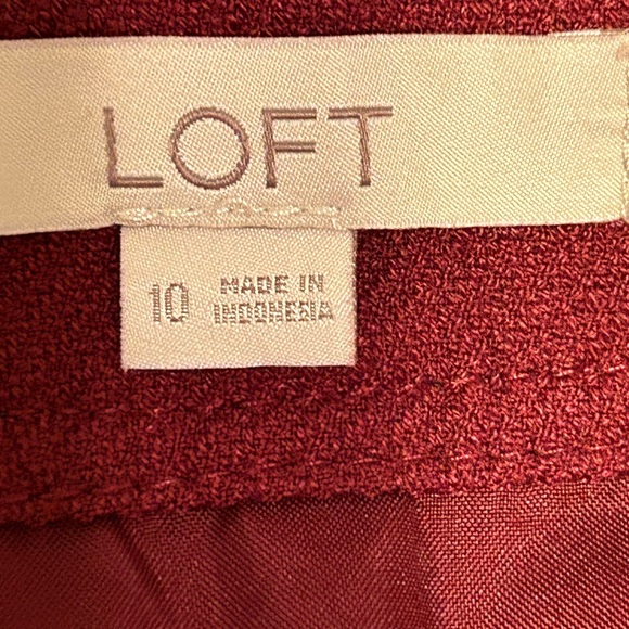 Size 10 regular burgundy skirt. Length 25 1/2 - Picture 1 of 3